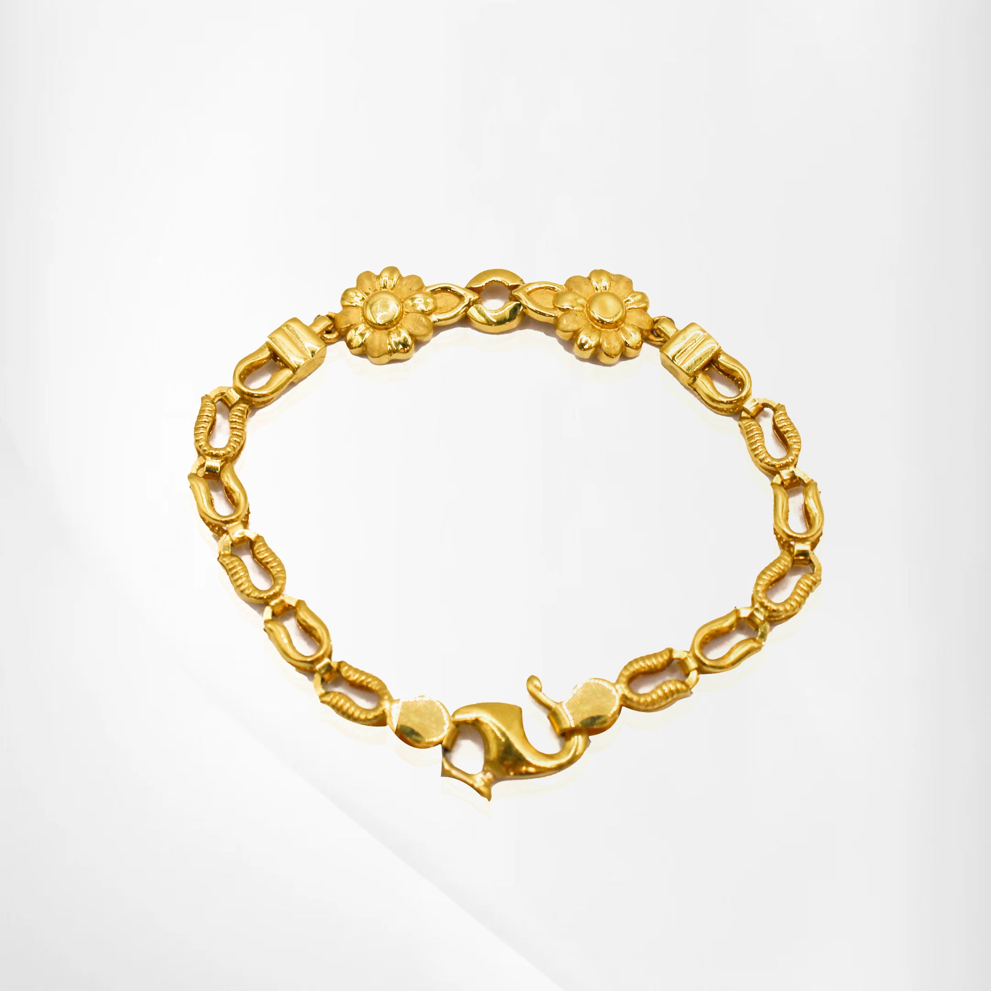 Adorable Baby Bracelet – Elegant Flower Design with Decorative Links