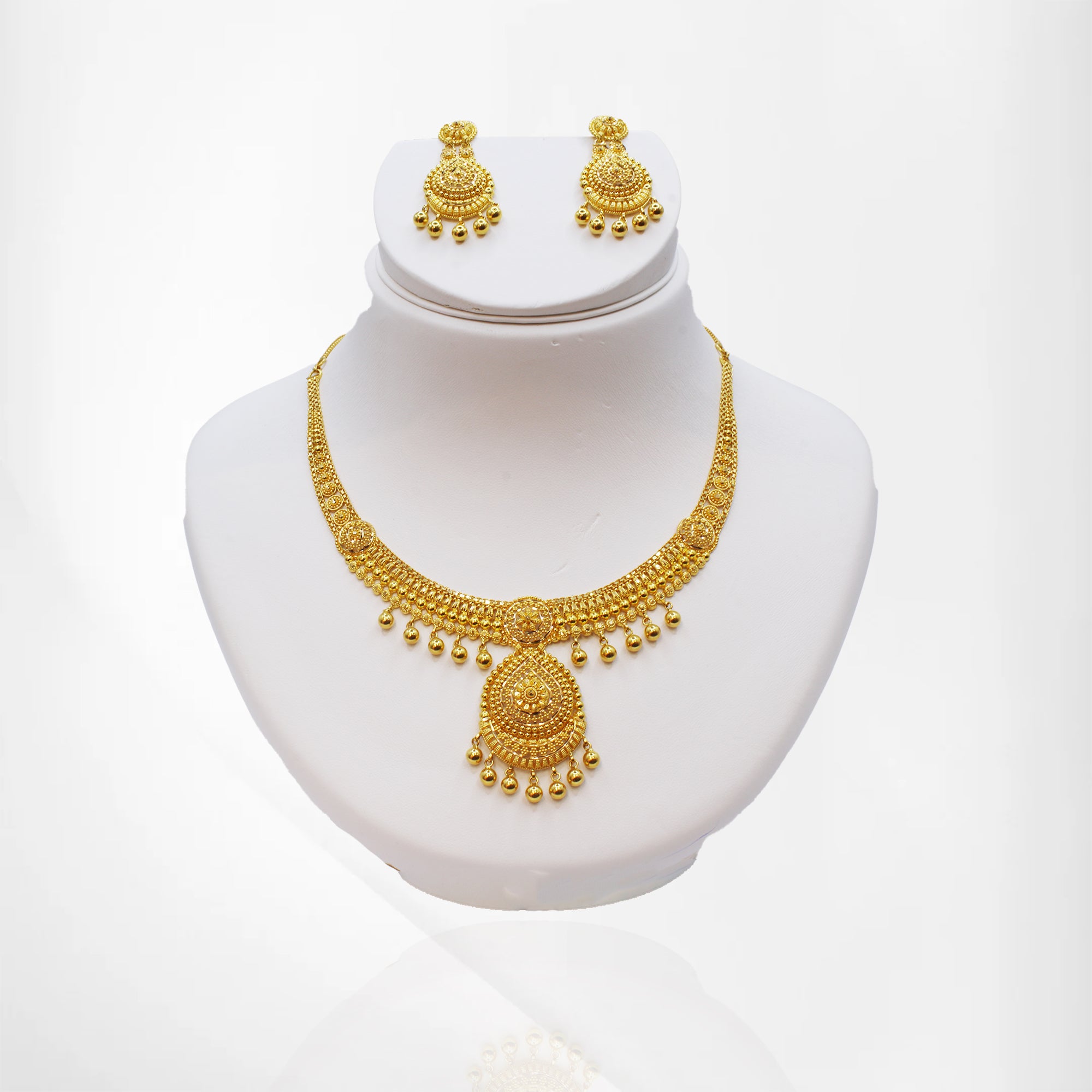Classic Short Necklace and Earrings Set – Traditional Design