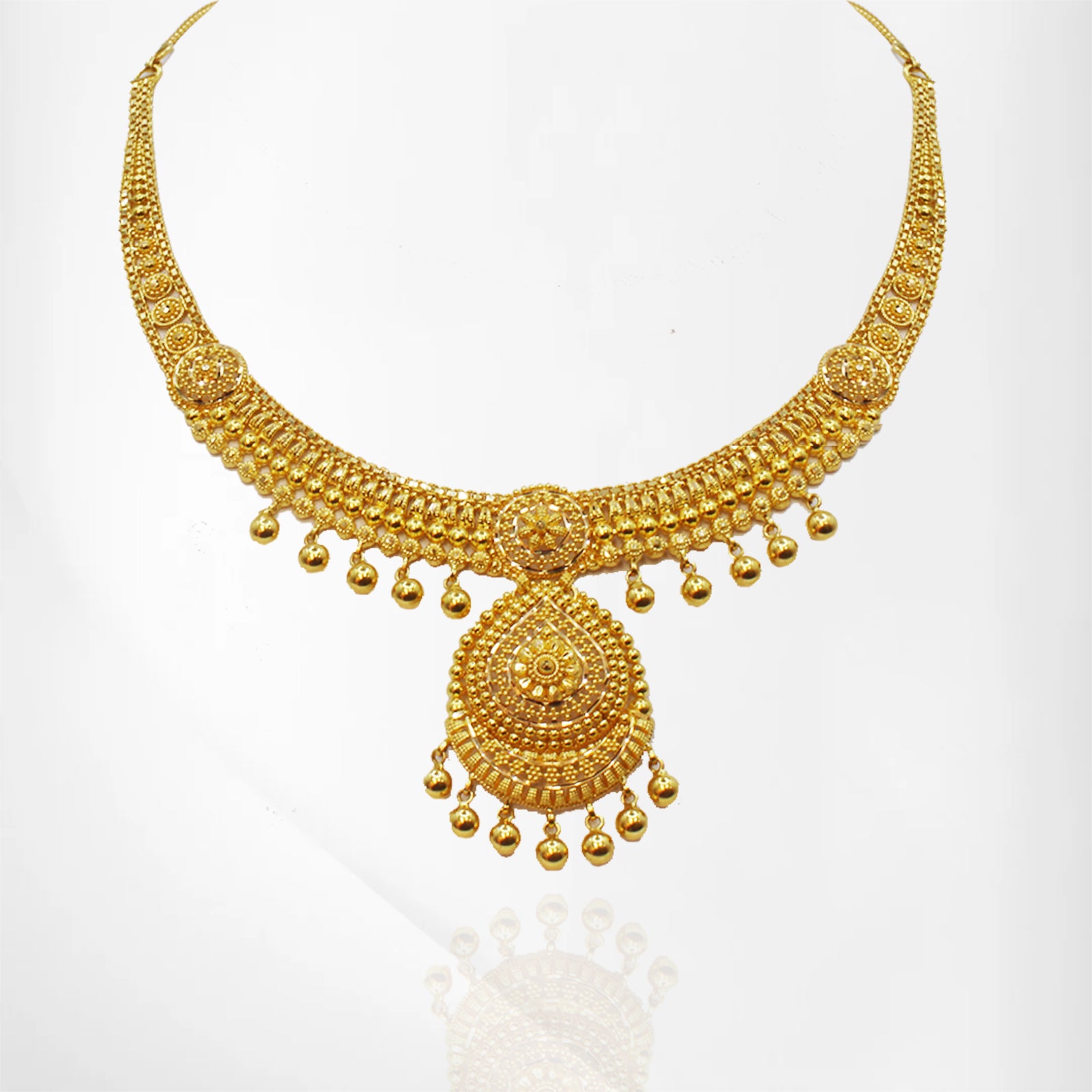 Classic Short Necklace and Earrings Set – Traditional Design