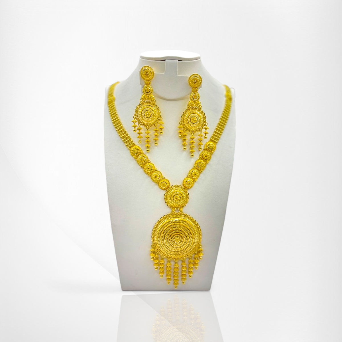 Traditional Gold Set with Circular Pendant – Suhag Jewelers