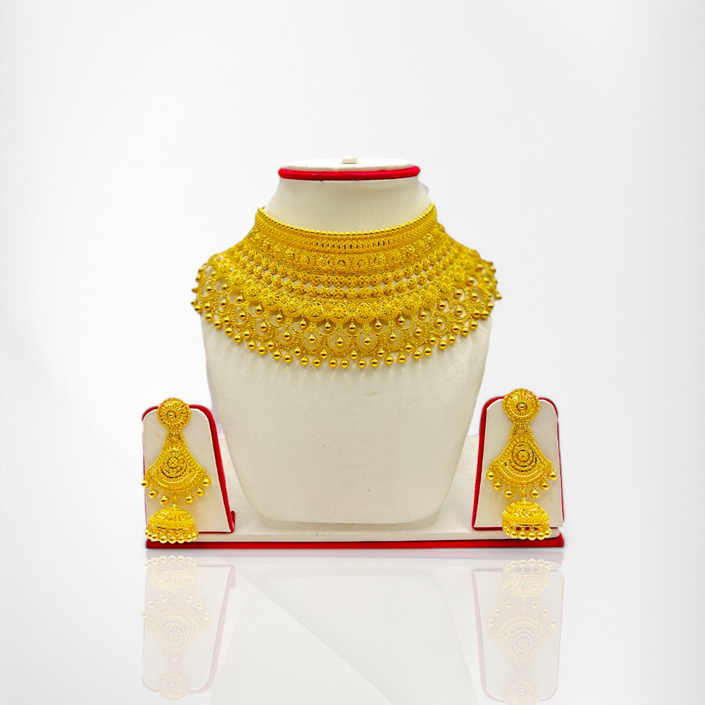 Timeless Elegance: Intricately Crafted Yellow Gold Choker for Luxe Sophistication