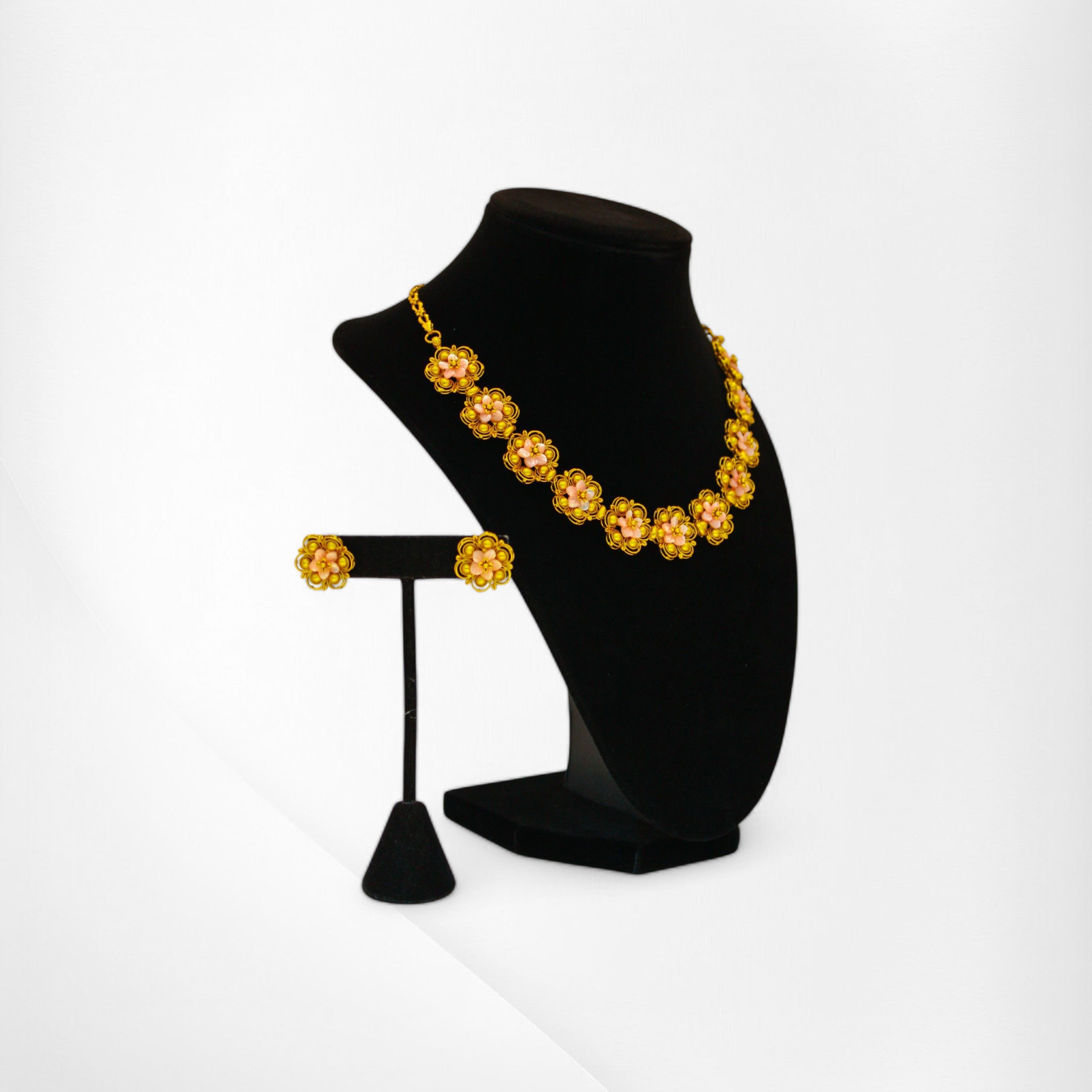 Antique Gold Set with Intricate Floral Elegance