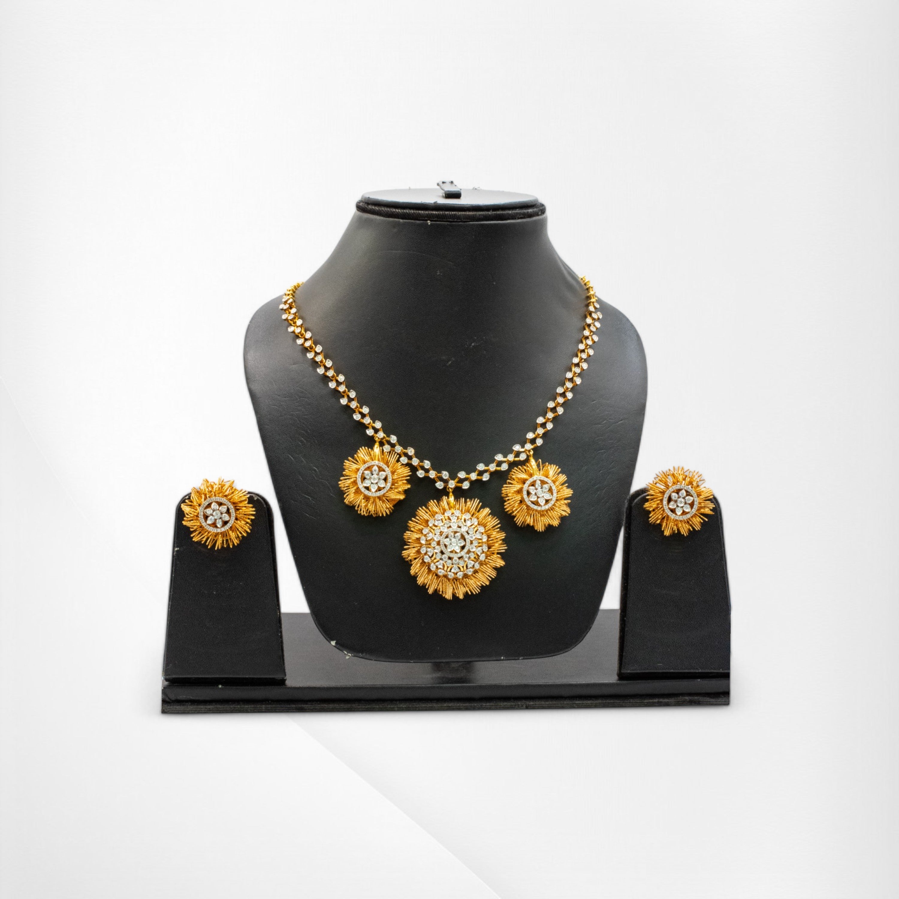 Sunburst Diamond Necklace Set in 18K Rose Gold