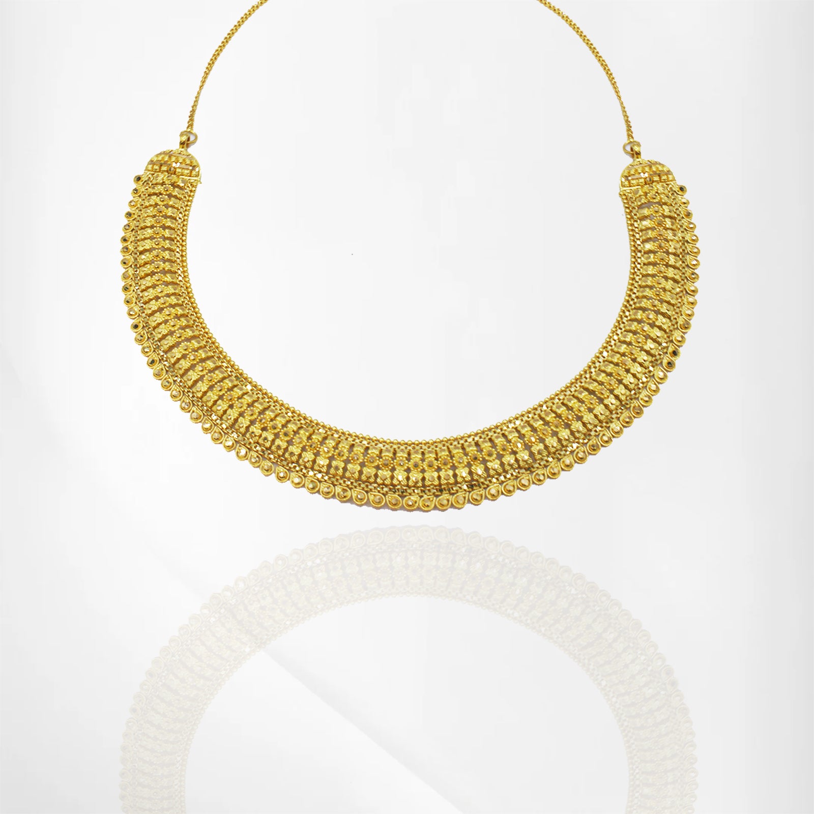 Elegant Yellow Gold Choker Set with Intricate Crafting