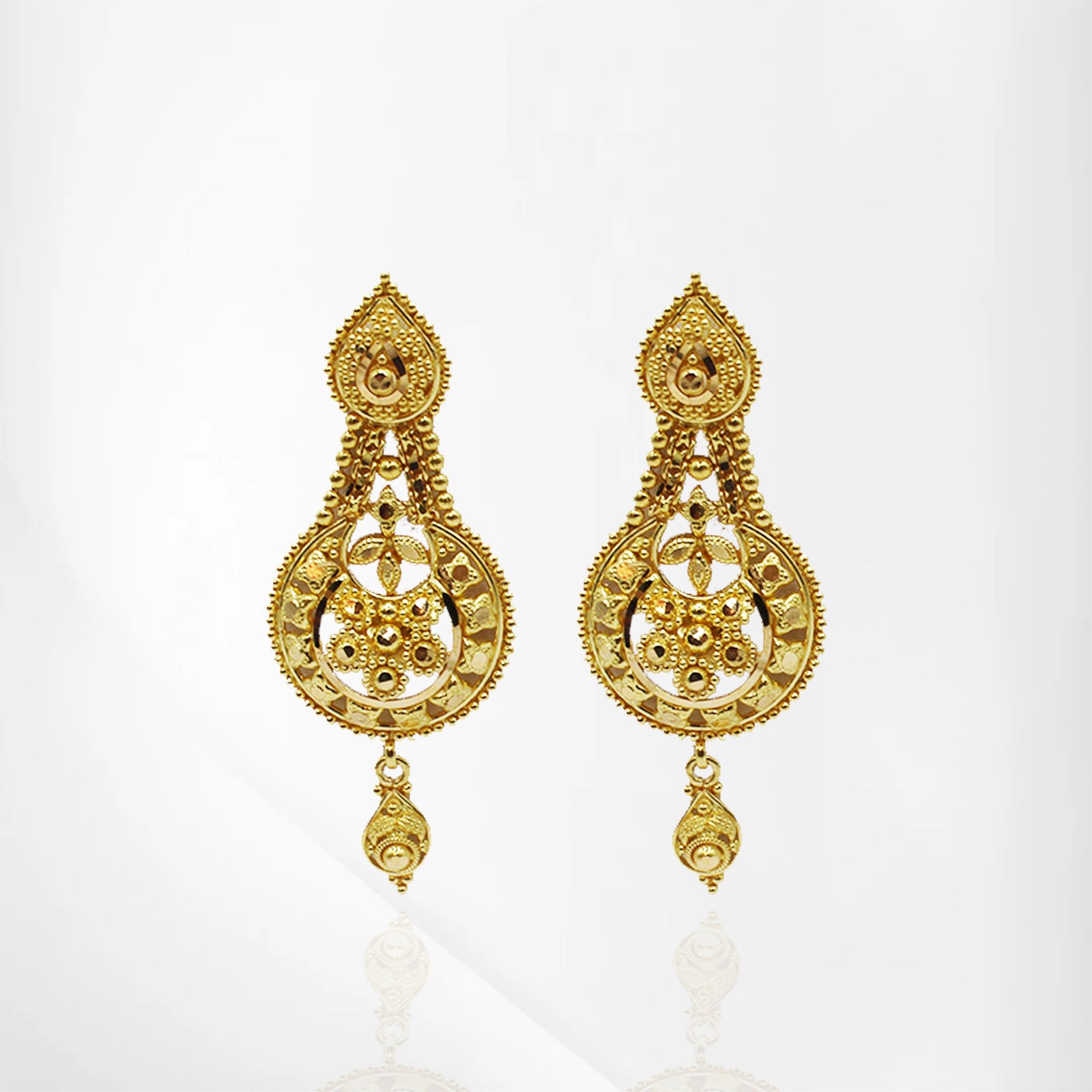Intricately Crafted Yellow Gold Set with Earrings