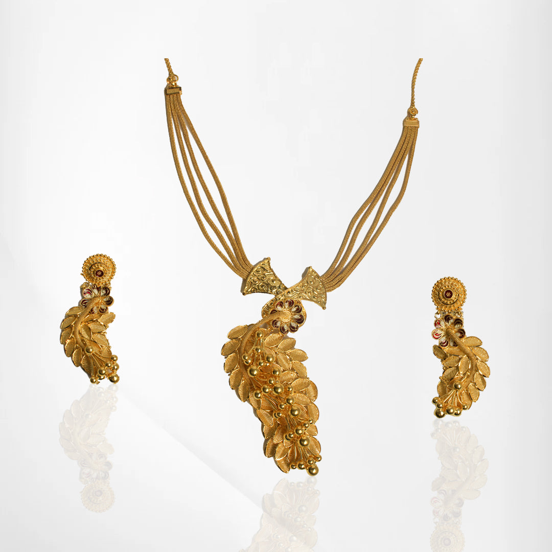 Peacock Style Yellow Gold Short Set – Artistic Craftsmanship with Wow Factor