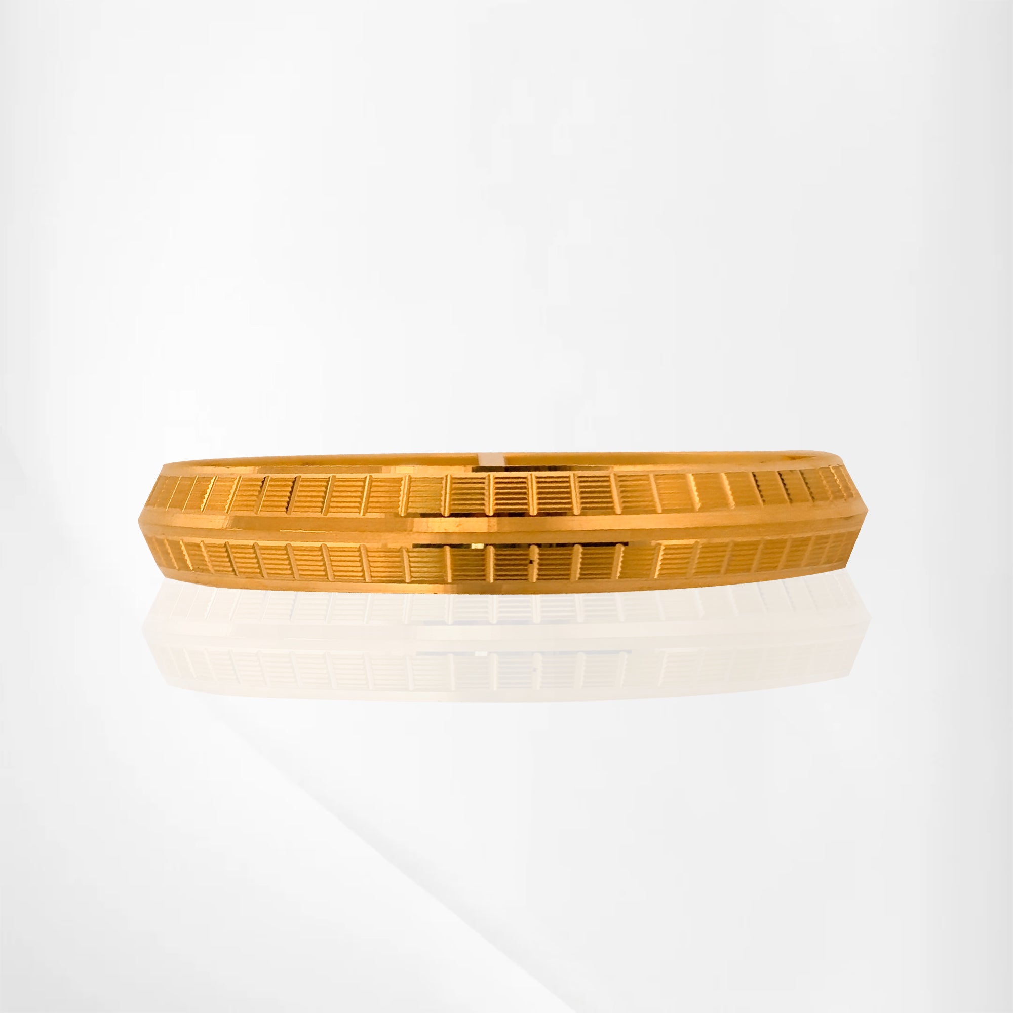 Men’s Kada with Line Design – Elegant Gold Style