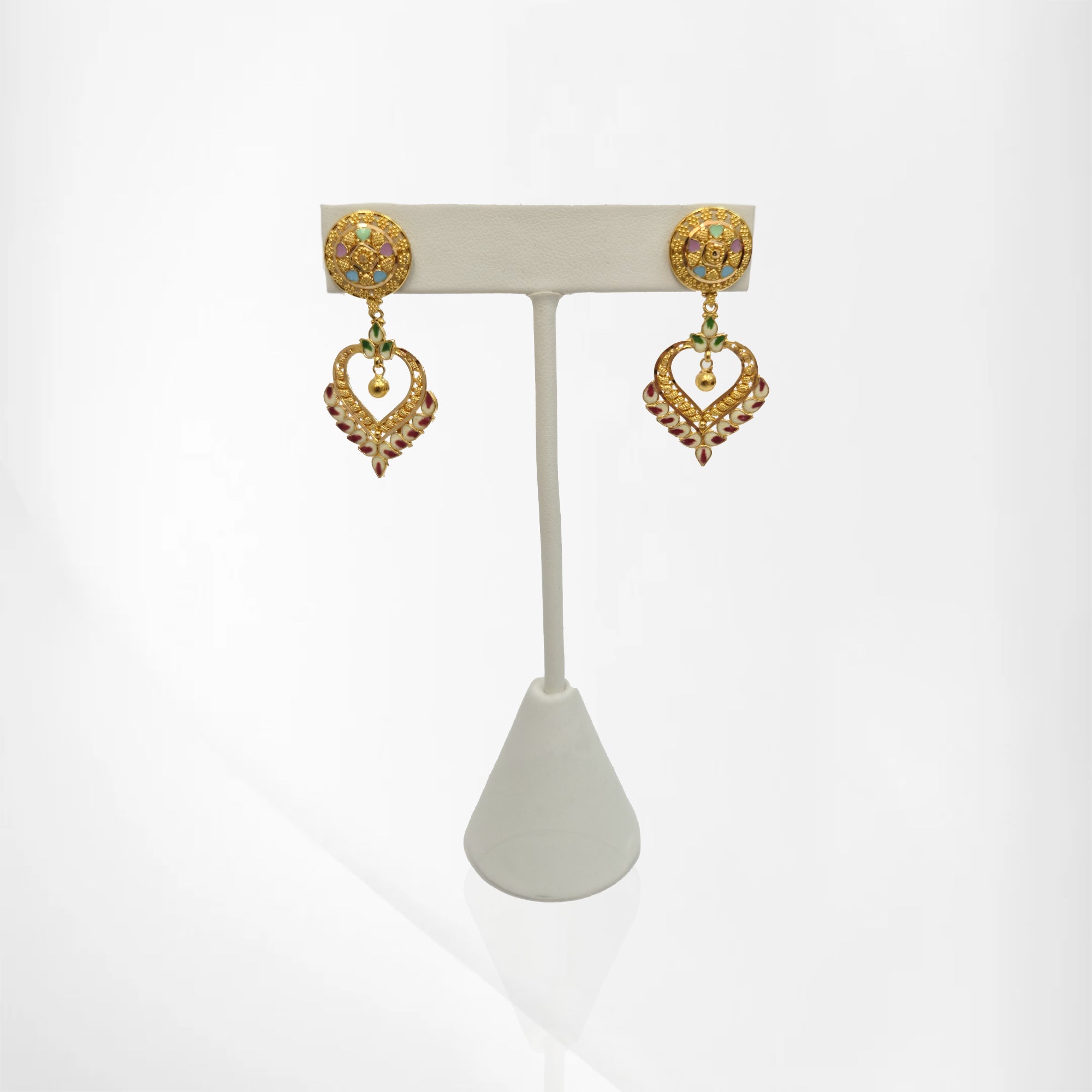 Elegant Yellow Gold Set with Pastel Highlights