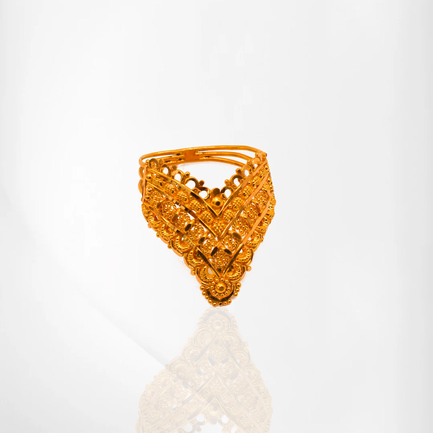 Vanki-Style Gold Ring