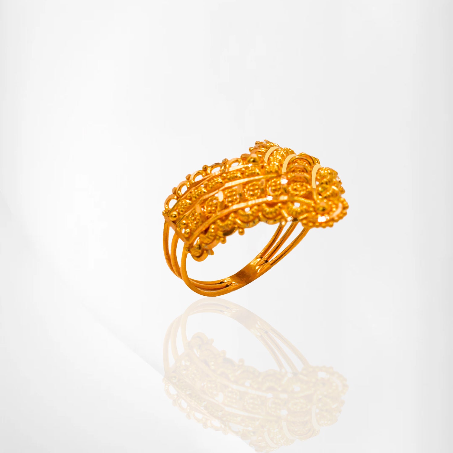Vanki-Style Gold Ring