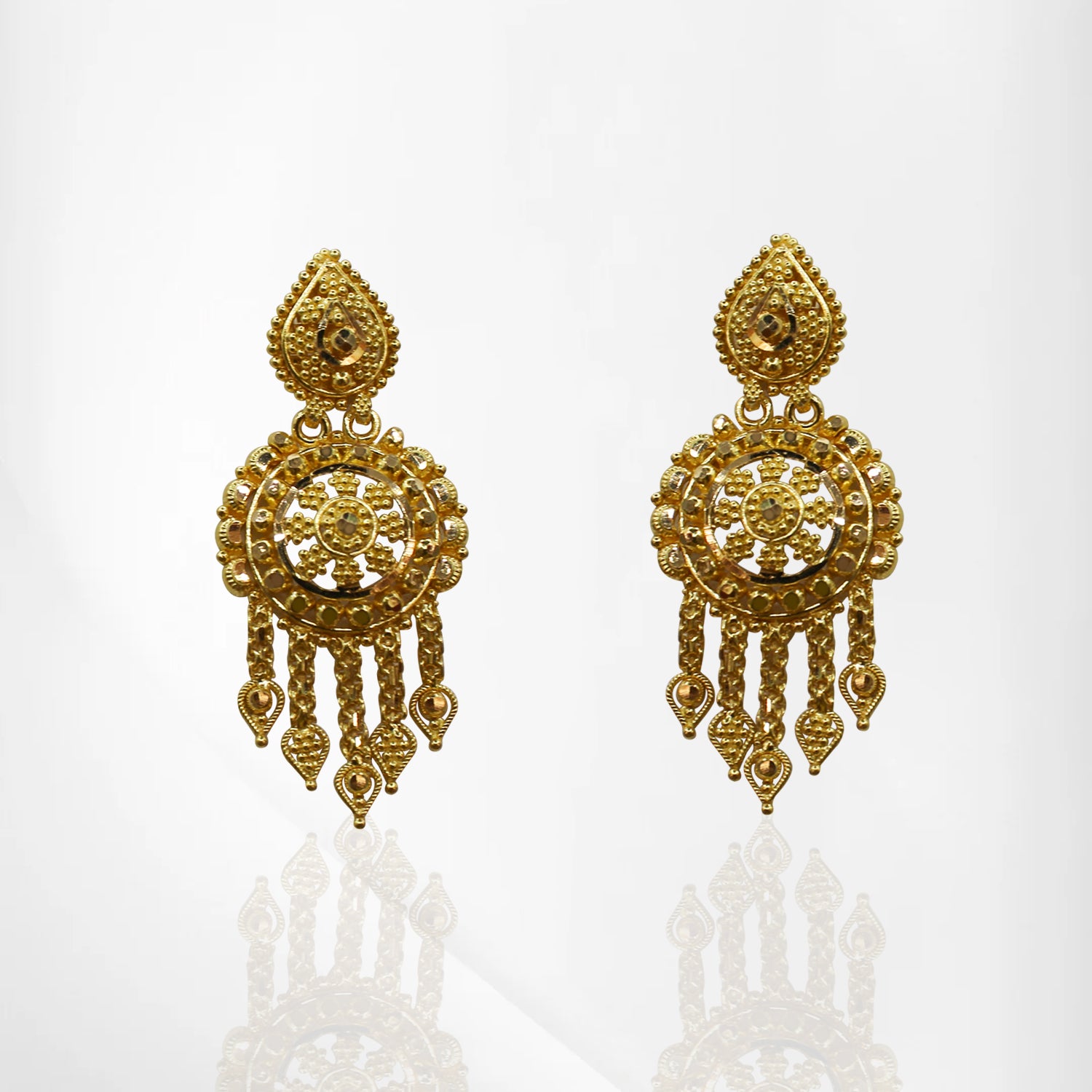 Elegant Yellow Gold Short Set with Matching Earrings